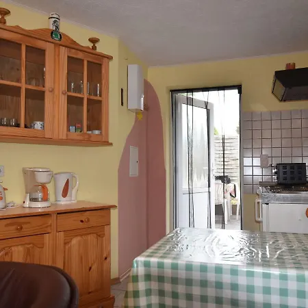 Dom wakacyjny Countryside Bungalow In With Lovely Garden *